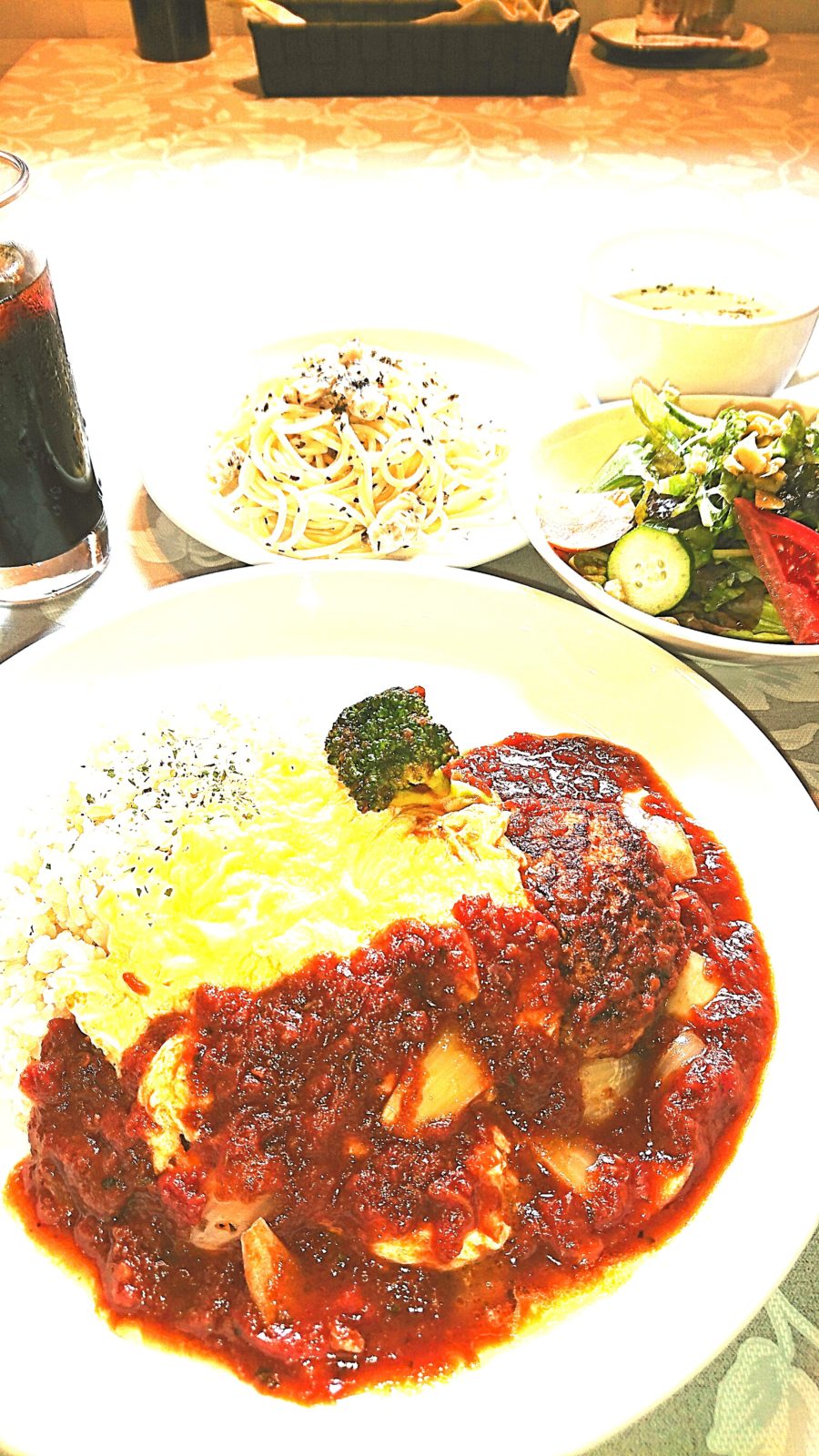 札幌でクラフト生ビールが飲める店、洋食家はるひの今週の週替わりメニューは、『ラム肉と望来豚の粗挽きハンバーグ＆半熟