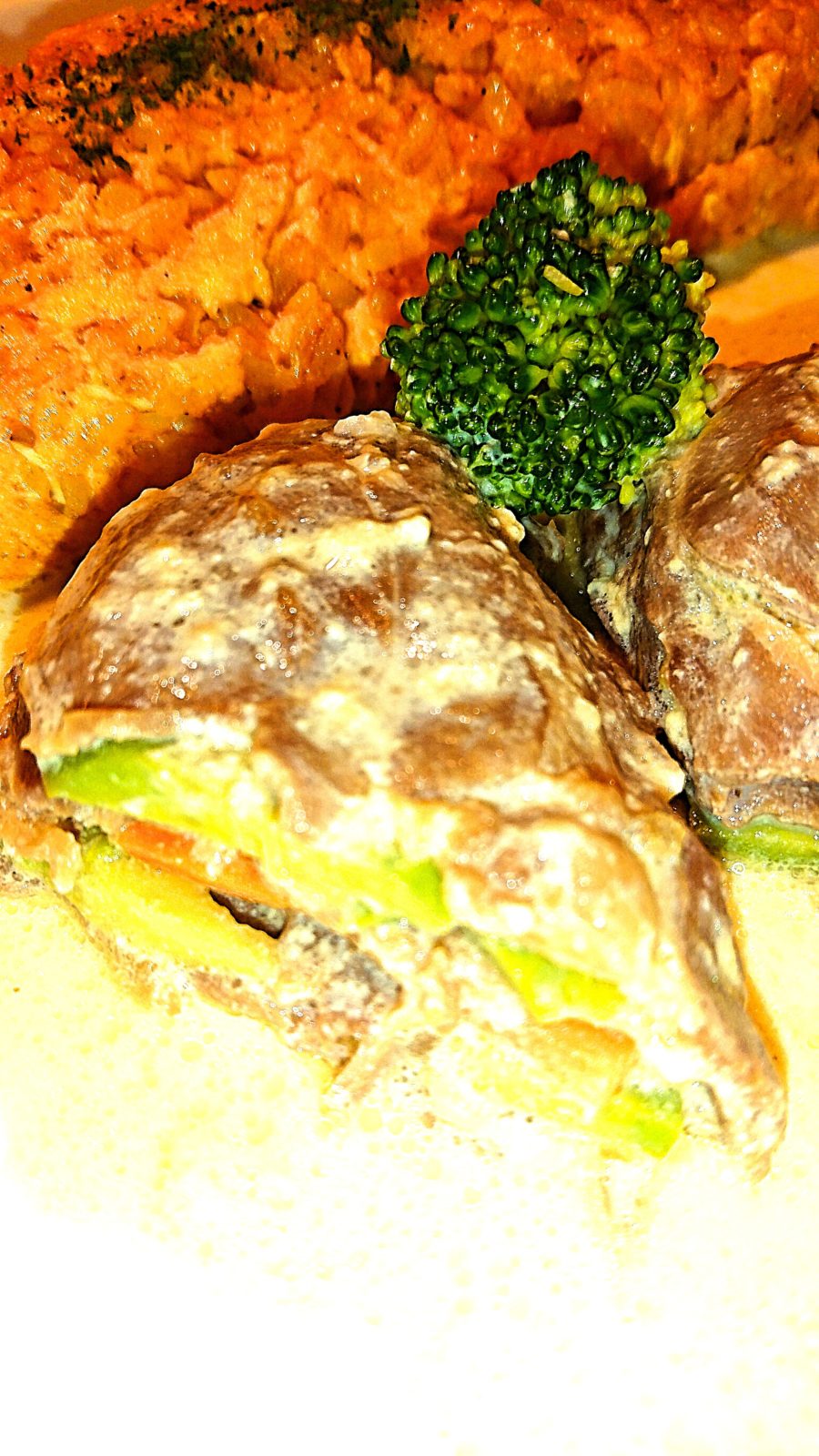 札幌の洋食家はるひの今週の週替わりメニューは、『ラム肉とアボカドのミルフィーユ仕立てのクリーム煮＆オムピラフ＆焼き